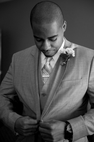 groom-getting-ready-for-columbus-ohio-wedding-photography