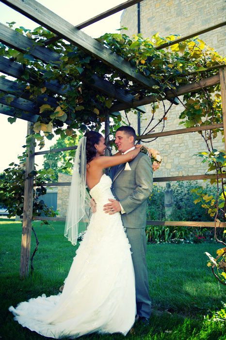 bride-and-groom-st-margaret-of-cortona-wedding-in-columbus