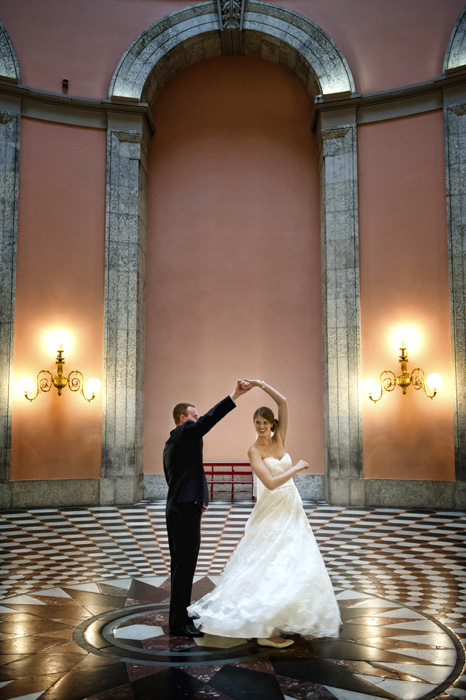 groom-dancing-with-and-spinning-bride-at-the-ohio-statehouse