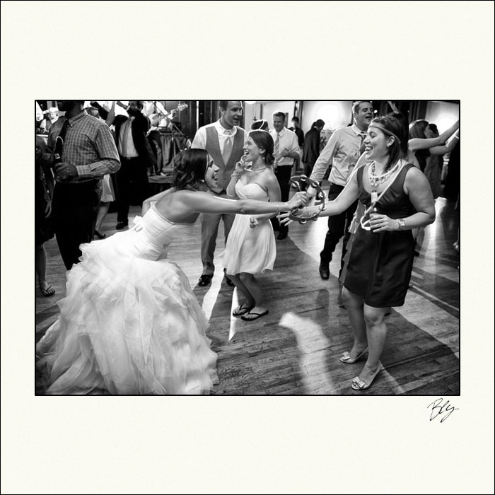 blackand-white-wedding-reception-dance-boat-house-at-confluence-park