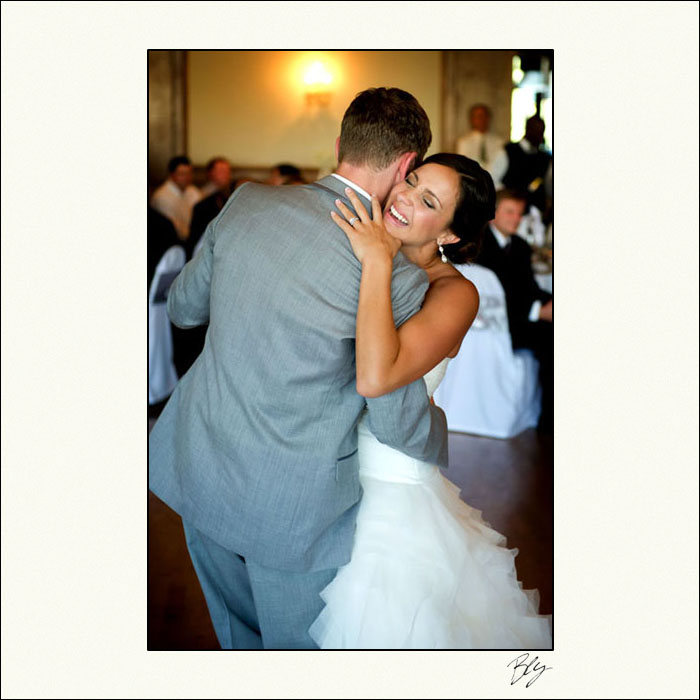 boat-house-at-confluence-park-columbus-oh- wedding-first-dance