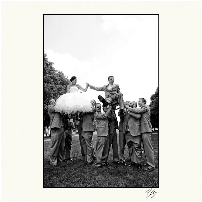 bridal-party-chair-raise-in-columbus-ohio arch-park-bly-photography