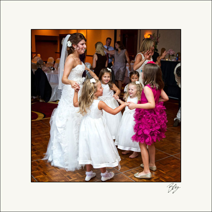bride-dancing-with-kids-columbus-marriott-northwest