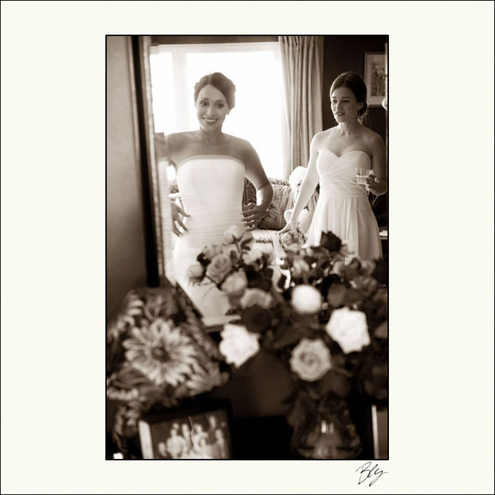 bride-getting-ready-in-mirror-bly-photography-wedding-photographers-of-columbus