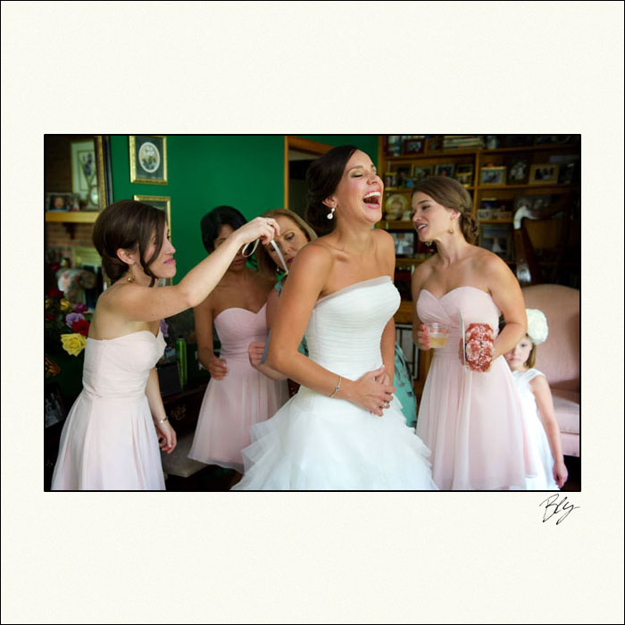 bride-laughing-while-getting-ready-for-her-wedding-bly-photography