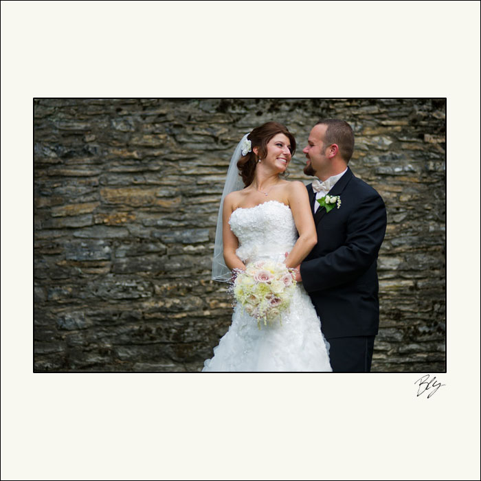 classic-bridal-pose-jeffrey-manion-columbus-bexley-ohio-bly-photography