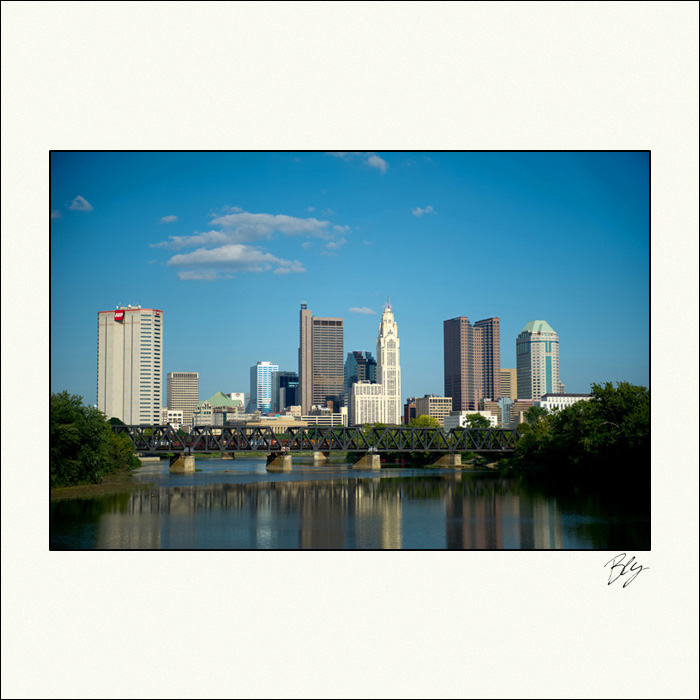 downtown-columbus-ohio-skyline-boat-house-at-confluence-park