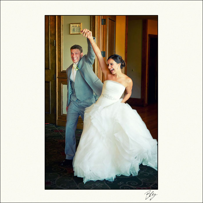 wedding-reception-enterance-boat-house-and-confluence-park-columbus-bly-photography