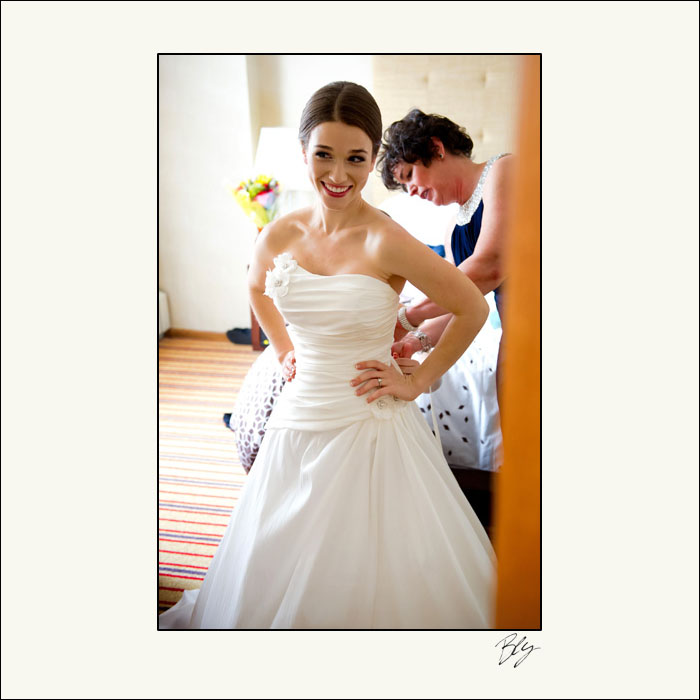 bride-getting-ready-for-wedding-bly-photography