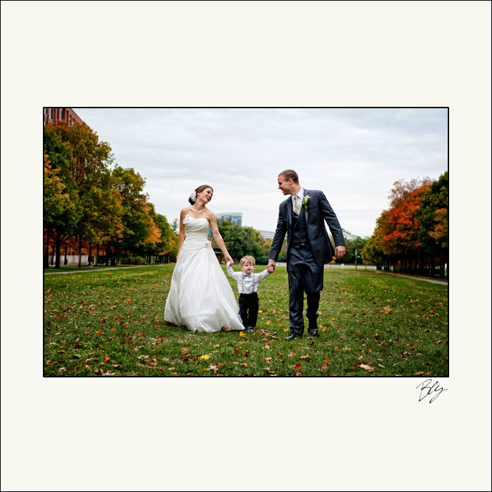outdoor-wedding-family-photo-columbus-photographer-bly-photography