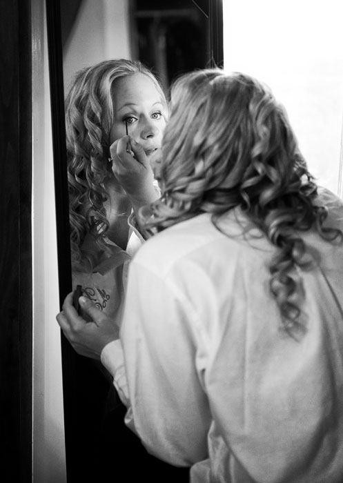 bride-in-mirror-columbus-photographer-bly-photography