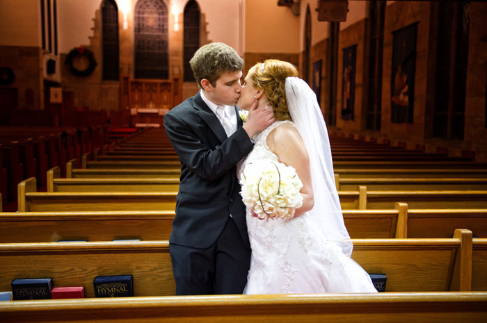 st-marks-church-findlay-ohio-wedding-kiss-bly-photography