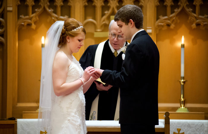 wedding-ring-exchange-findlay-ohio-st-marks-bly-photography