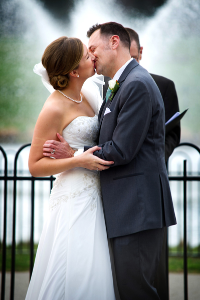WEDDING-FIRST-KISS-AMELITA-MIROLO-BARN-UPPER-ARLINGTON-OHIO-BLY-PHOTOGRAPHY