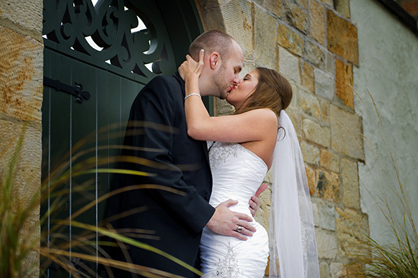bride-groom-kiss-bexley-columbus-ohio-photographer