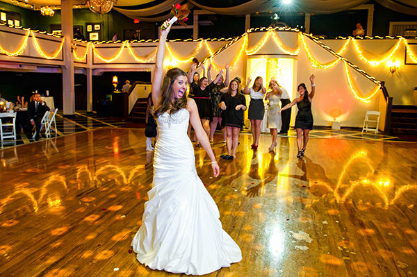 wedding-bouquet-toss-grand-valley-dale-ballroom-bly-photography