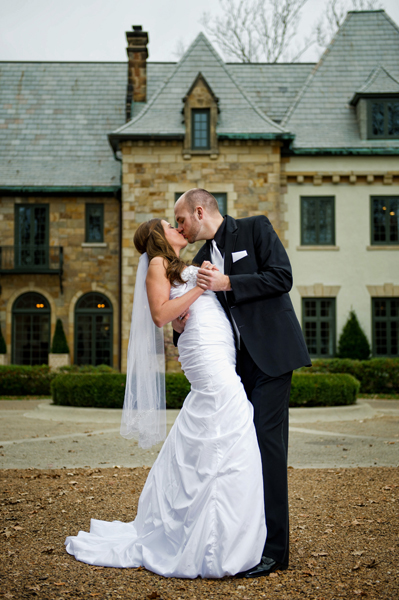 wedding-bride-groom-pose-bexley-ohio-bly-photography