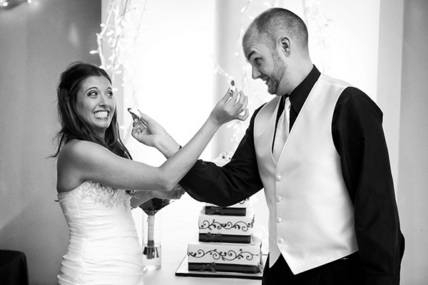 wedding-cake-columbus-photographer-bly-photography