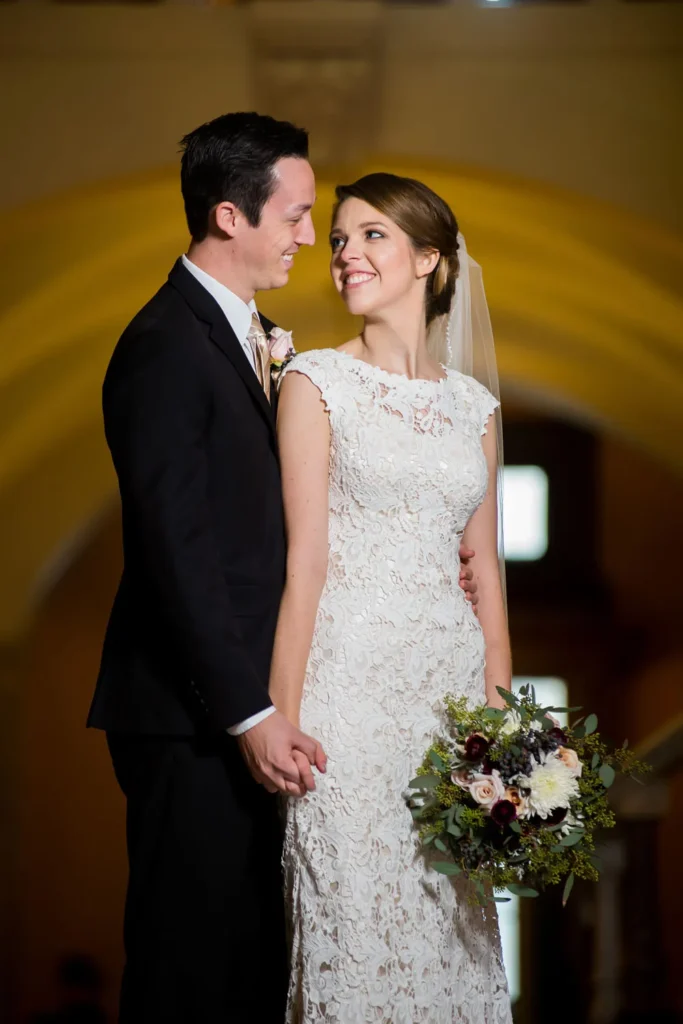 wedding couple ohio statehouse