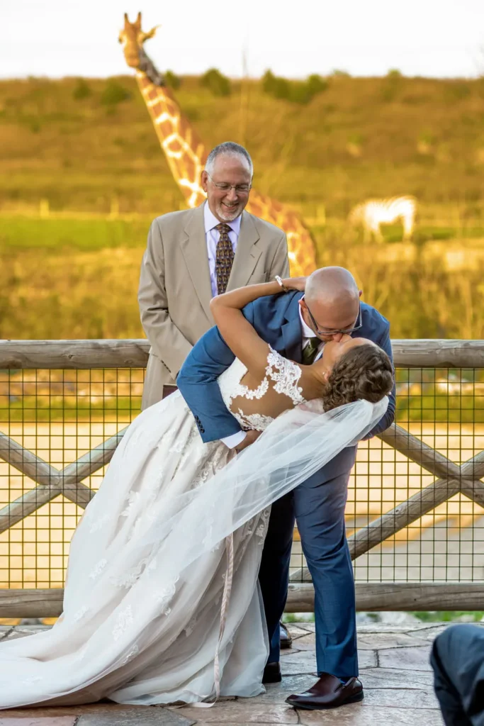 columbus zoo wedding ceremony first kiss