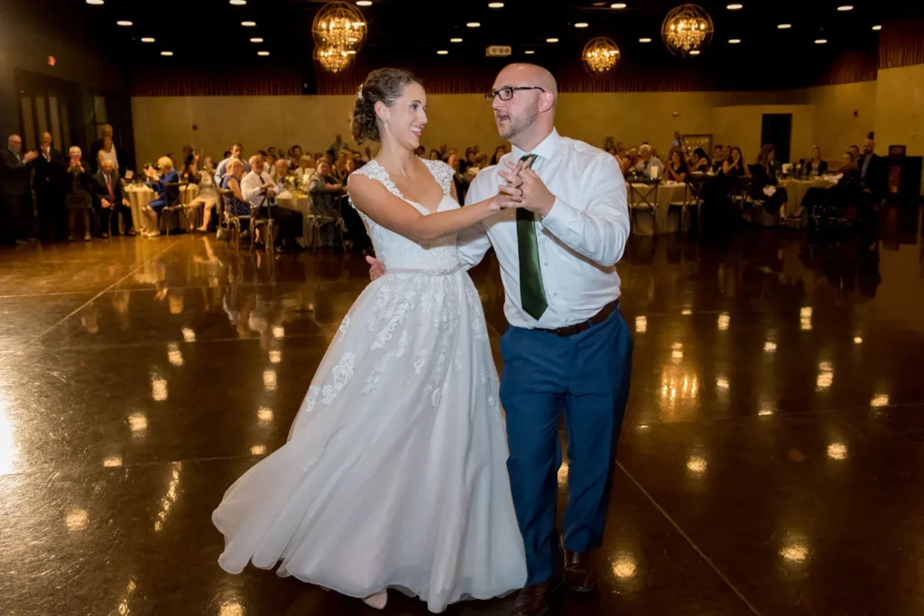 columbus zoo wedding first dance