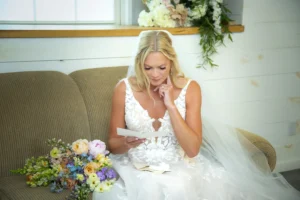 bride reads letter wedding