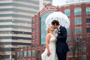 columbus wedding rain kiss