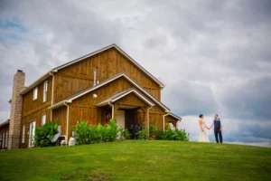 country wedding photo hocking hills