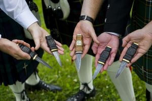 groomsmen-knives.jpg