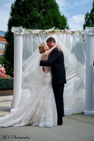 wedding-first-kiss-the-blackwell-columbus-ohio-bly-photography.JPG