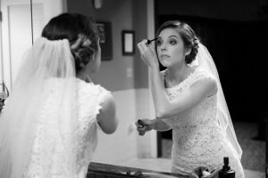 bride-getting-ready-jefferson-country-club-blacklick-ohio-bly-photography.jpg