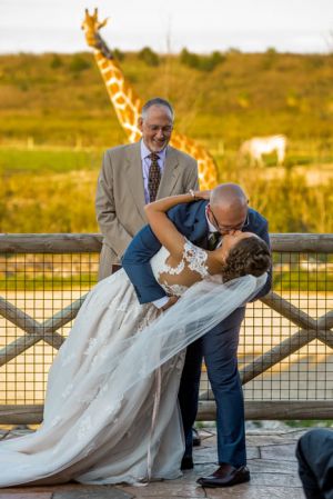 columbus-zoo-wedding-ceremony-first-kiss-bly-photography.jpg