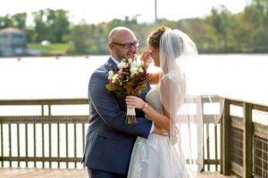 wedding-first-look-columbus-ohio-zoo-bly-photography.jpg